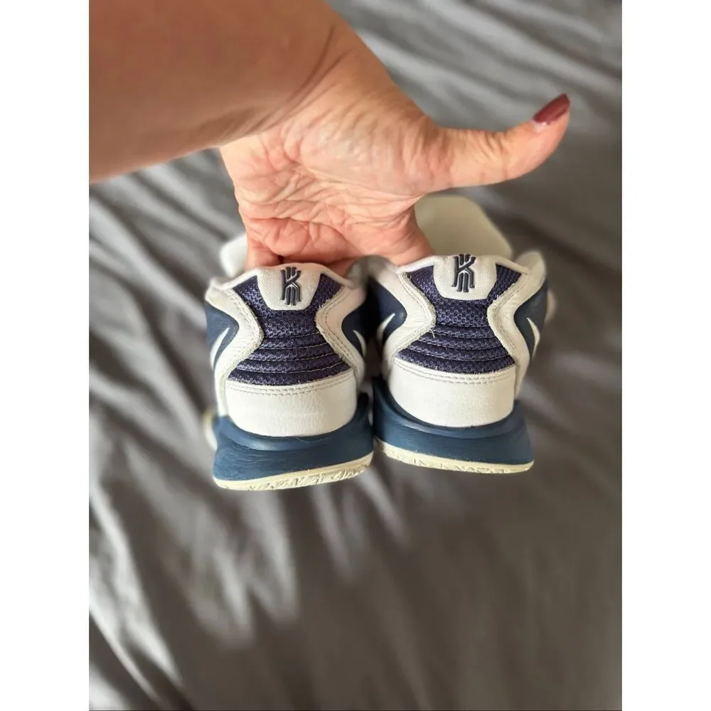 Nike Kyrie Infinity Boys Midnight Navy Blue Size 5.5